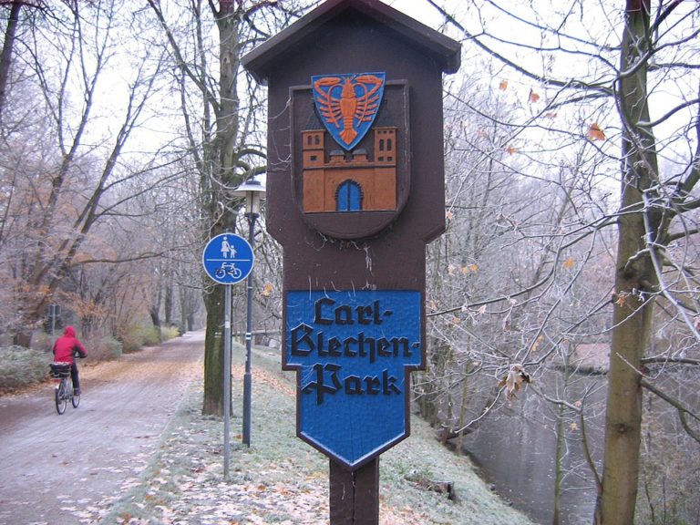 Eingang zum Carl-Blechen-Park